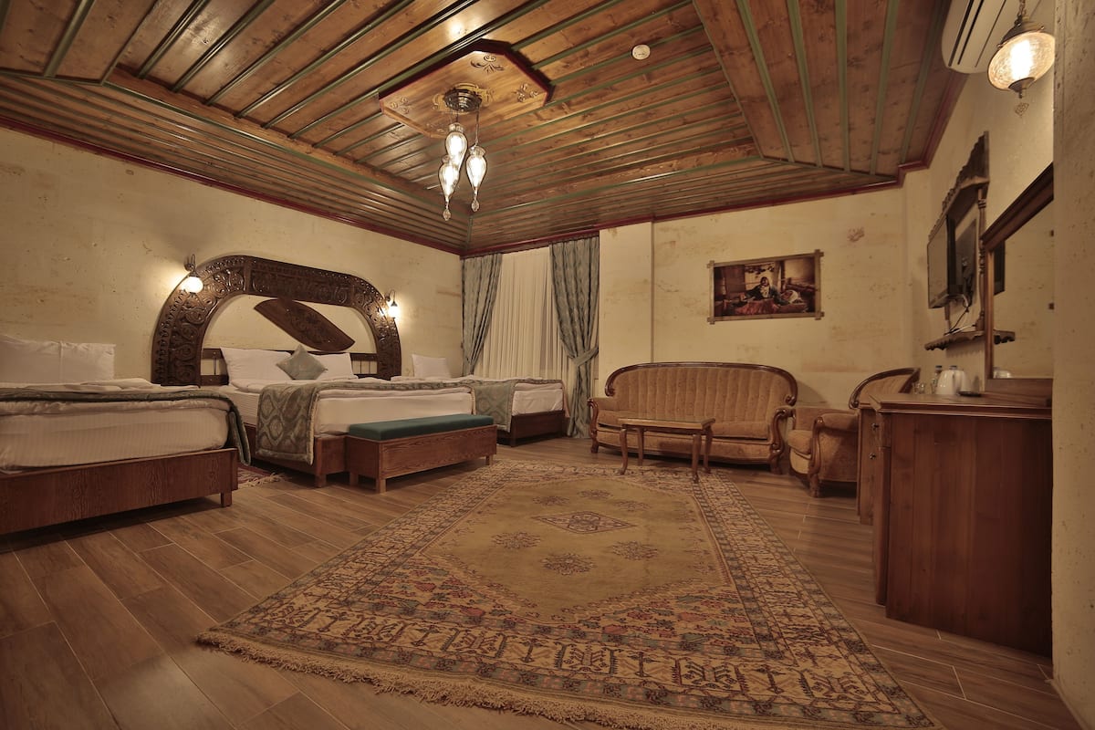 Family Room | 1 bedroom, minibar, in-room safe, desk