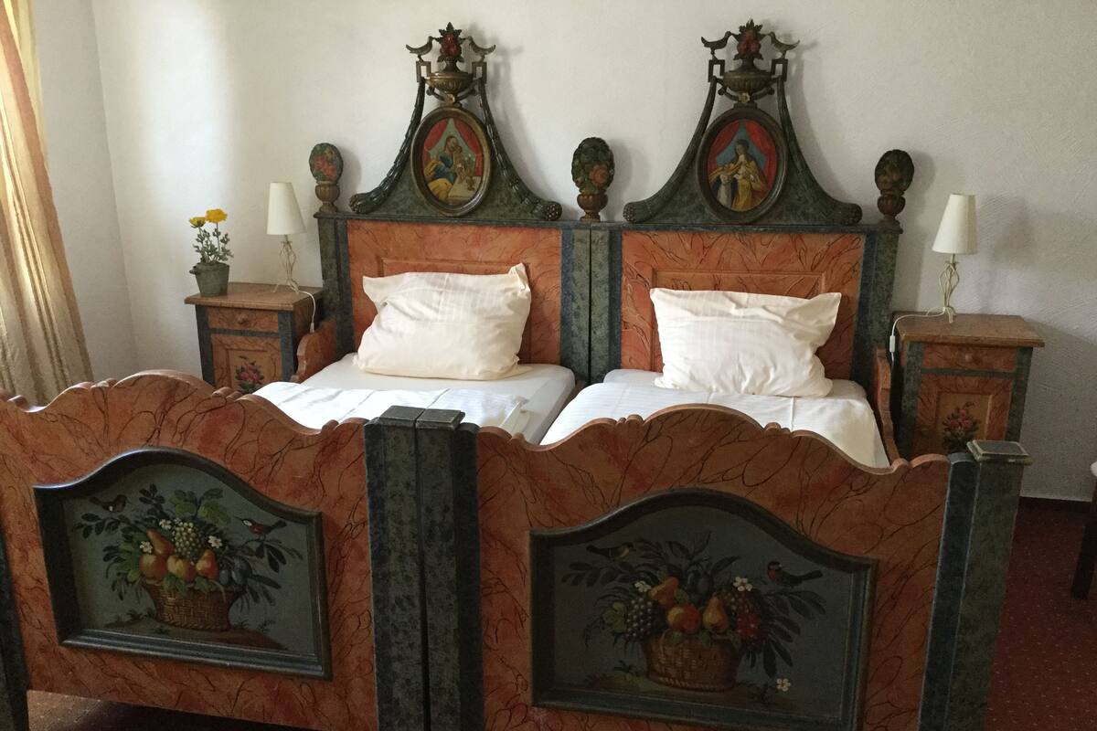 Basic Twin Room | Desk, free WiFi