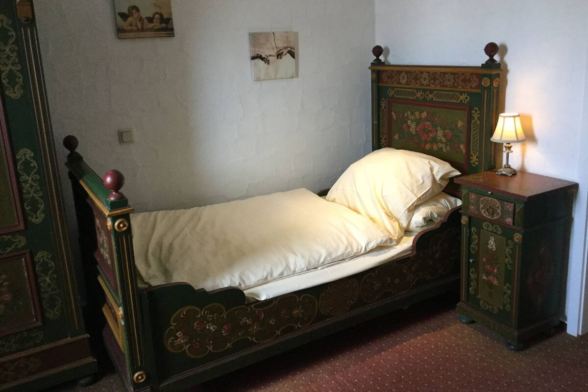 Basic Single Room | Desk, free WiFi