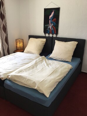 Basic Twin Room | Desk, free WiFi