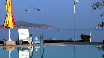 Outdoor pool, pool umbrellas, sun loungers