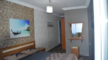 Kahden hengen huone, pohjakerroksessa | Työpöytä, äänieristys, silitysrauta/-lauta, ilmainen Wi-Fi