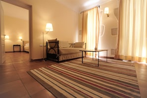 Deluxe Apartment | Living room | 32-inch flat-screen TV with digital channels, TV