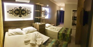 A hotel room with a bed, a chair, a nightstand, and a mirror. - Otel Star Palace (Antalya)