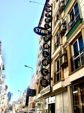 Mặt tiền nơi lưu trú