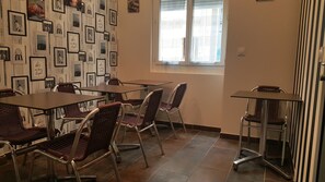 Se ofrece un desayuno continental entre semana (por un coste adicional)