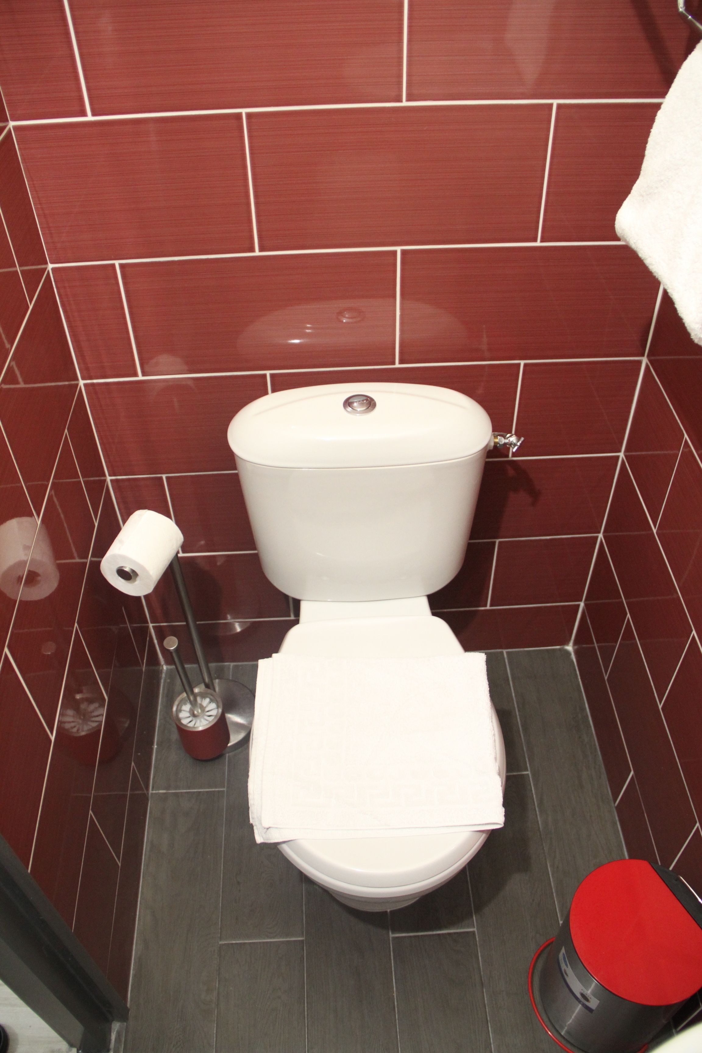 shower, free toiletries, towels