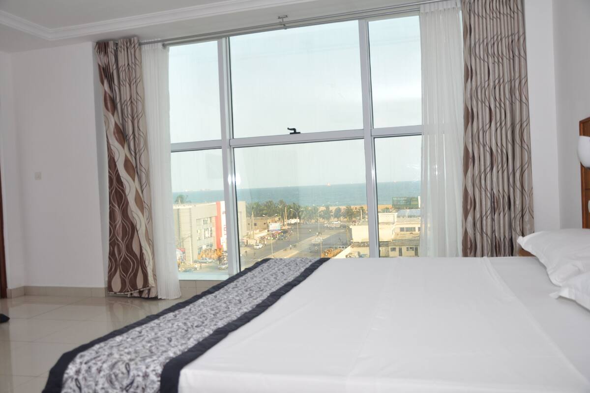 Apartment (Magritte) | In-room safe, soundproofing, iron/ironing board, WiFi (free)