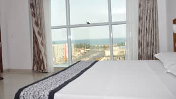 Apartment (Magritte) | In-room safe, soundproofing, iron/ironing board, free WiFi