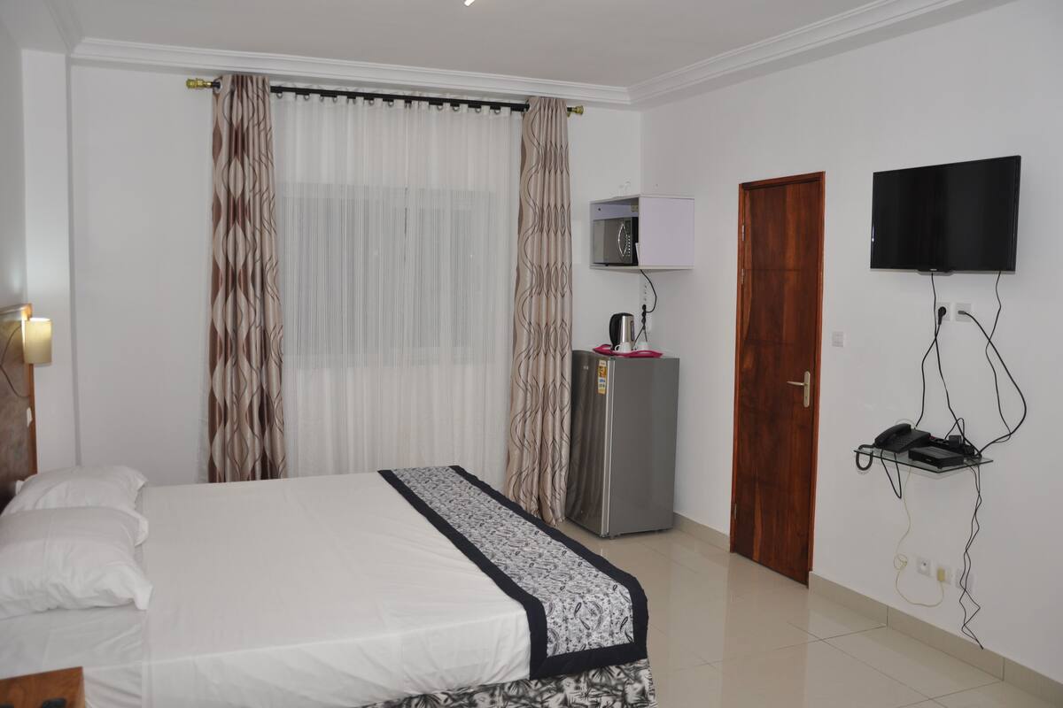 In-room safe, soundproofing, iron/ironing board, WiFi (free)