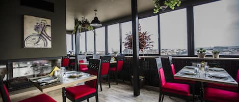 Frokost, lunsj og middag serveres