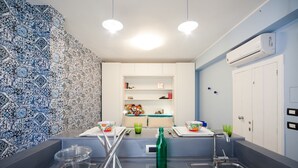 Standard Room, 1 Bedroom, City View | Dapur kecil peribadi