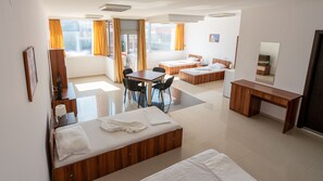 Standard Studio | Desk, soundproofing, iron/ironing board, cots/infant beds