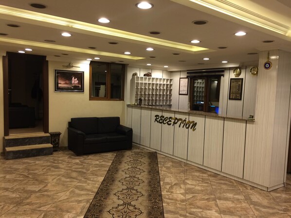 Reception - Paradise Lost Hotel (Trabzon)