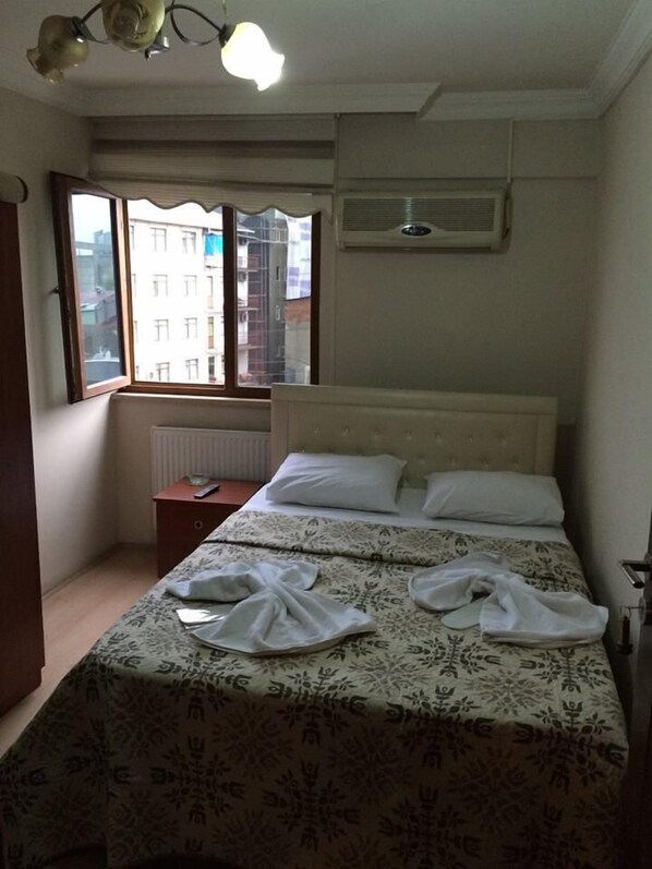 Chambre Standard double | Accès au Wi-Fi (inclus), literie fournie