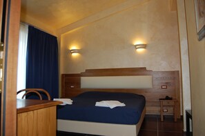 In-room safe, desk, soundproofing, cots/infant beds - Francalancia Country Resort (Castelnuovo di Porto)