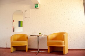 Lobby sitting area - Hotel Restaurant Rothkopf (Euskirchen)