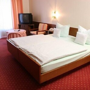 Desk, free WiFi, bed sheets - Hotel Restaurant Rothkopf (Euskirchen)