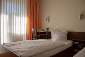 Desk, free WiFi, bed sheets - Hotel Restaurant Rothkopf (Euskirchen)
