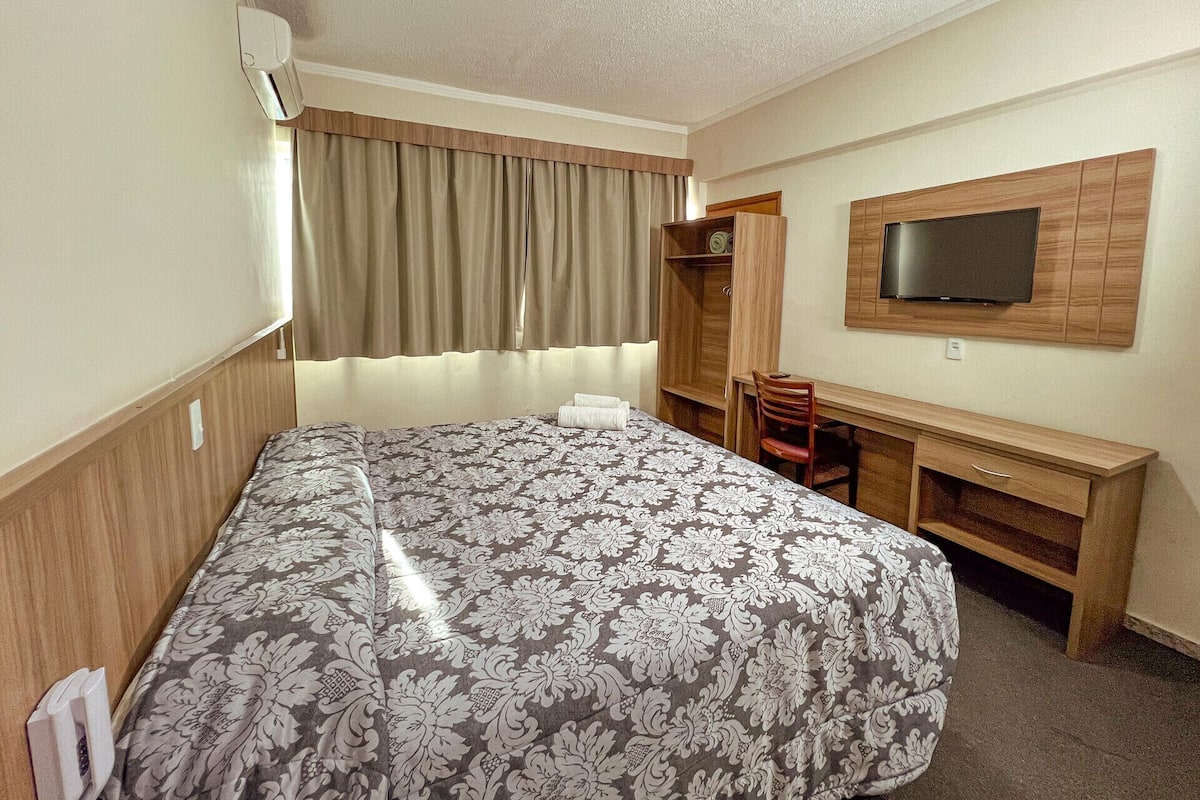 Een kluis op de kamer, verduisterende gordijnen, gratis wifi, beddengoed