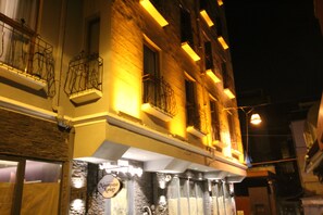 Exterior detail - Hotel Naumpasa Konagi (Istanbul)