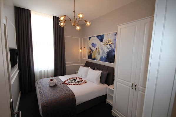 Premium bedding, minibar, in-room safe, desk - Hotel Naumpasa Konagi (Istanbul)