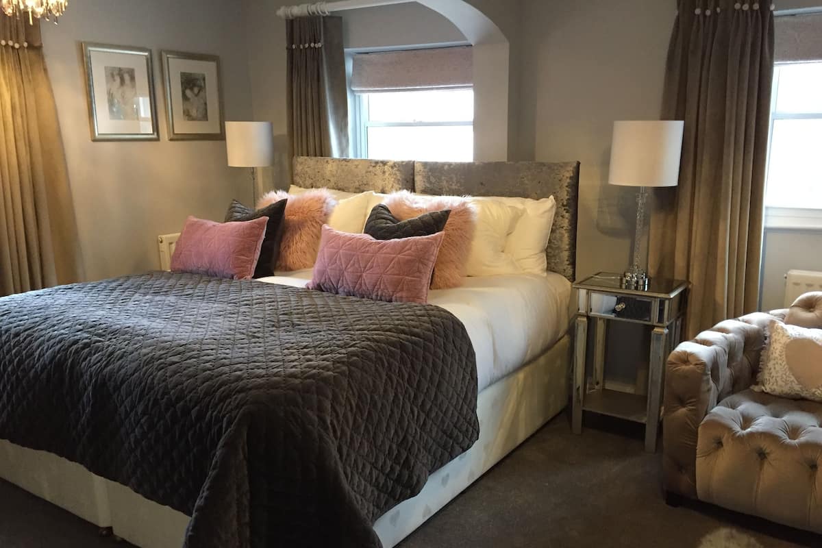 Luxury Double Room, 1 King Bed, City View (Priory View) | Egyptian cotton sheets, premium bedding, individually decorated