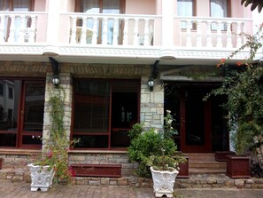 مدخل المنشأة