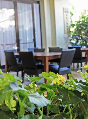 ランチ、ディナーに営業 (郷土料理)