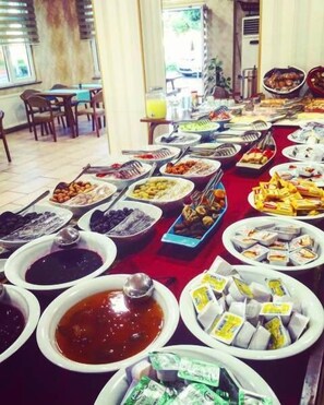 Bao gồm bữa sáng buffet hàng ngày 