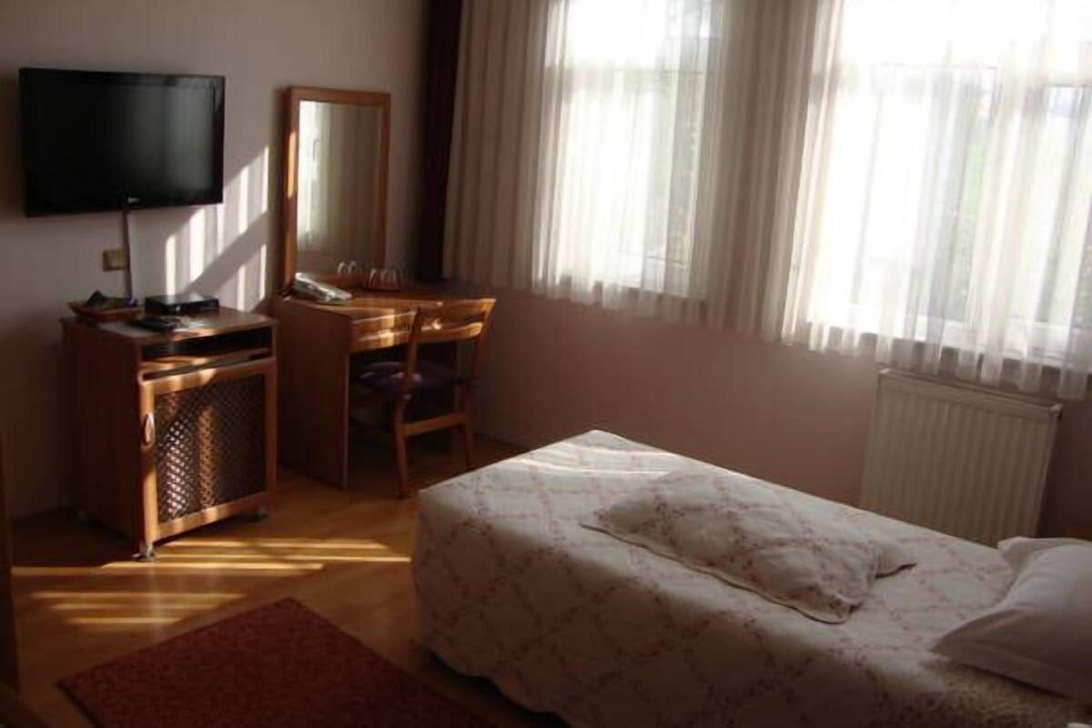 Minibar, iron/ironing board, free WiFi