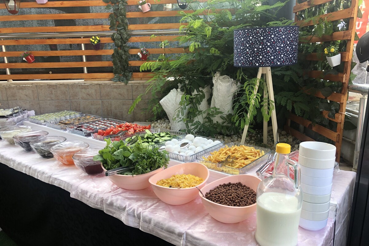 Free daily buffet breakfast 