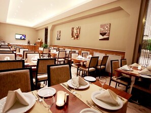 Breakfast, lunch and dinner served - Pietra Hotel (Ankara)