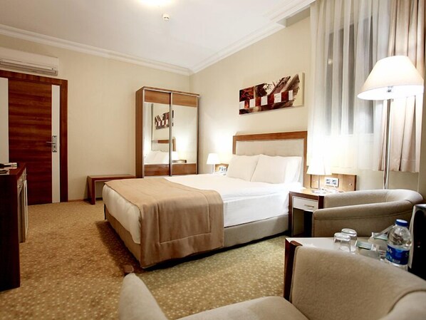 Standard Double Room | Minibar, desk, iron/ironing board, free WiFi