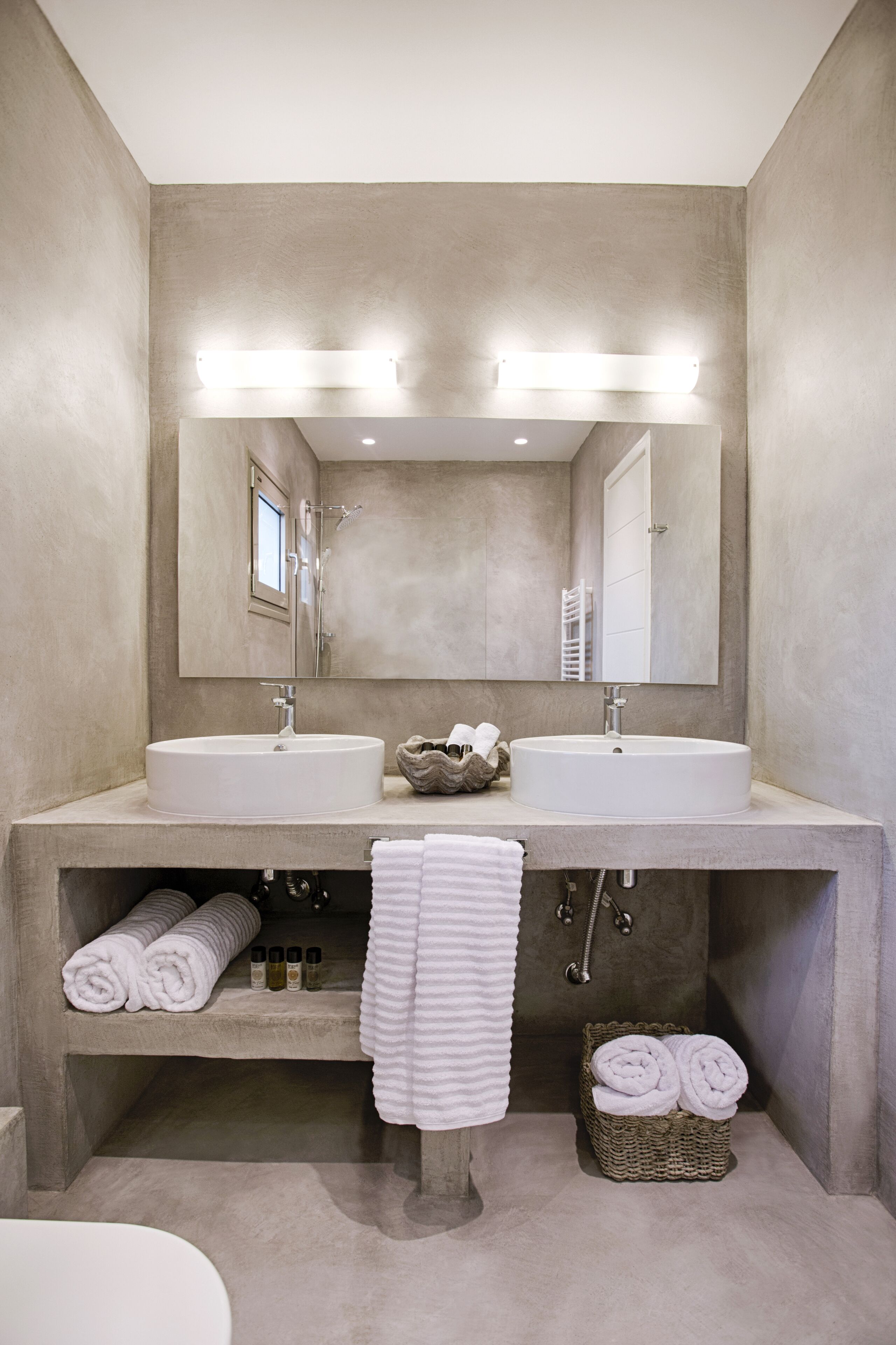 Ducha, artículos de tocador gratuitos, secador de pelo, batas