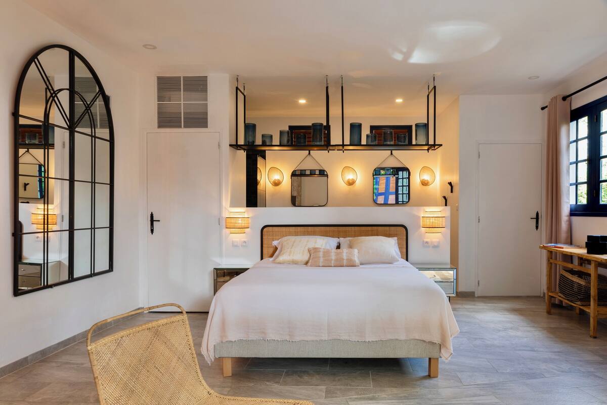 romantic suite, private pool, garden area (chambre 1) | 1 bedroom, premium bedding, minibar, in-room safe