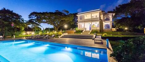 屋外プール、サンラウンジャー