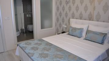 Minibar, Zimmersafe, Schreibtisch, Bügeleisen/Bügelbrett