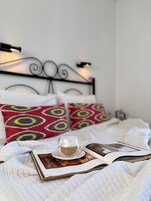 Wifi gratis, decoración personalizada y muebles diferentes 