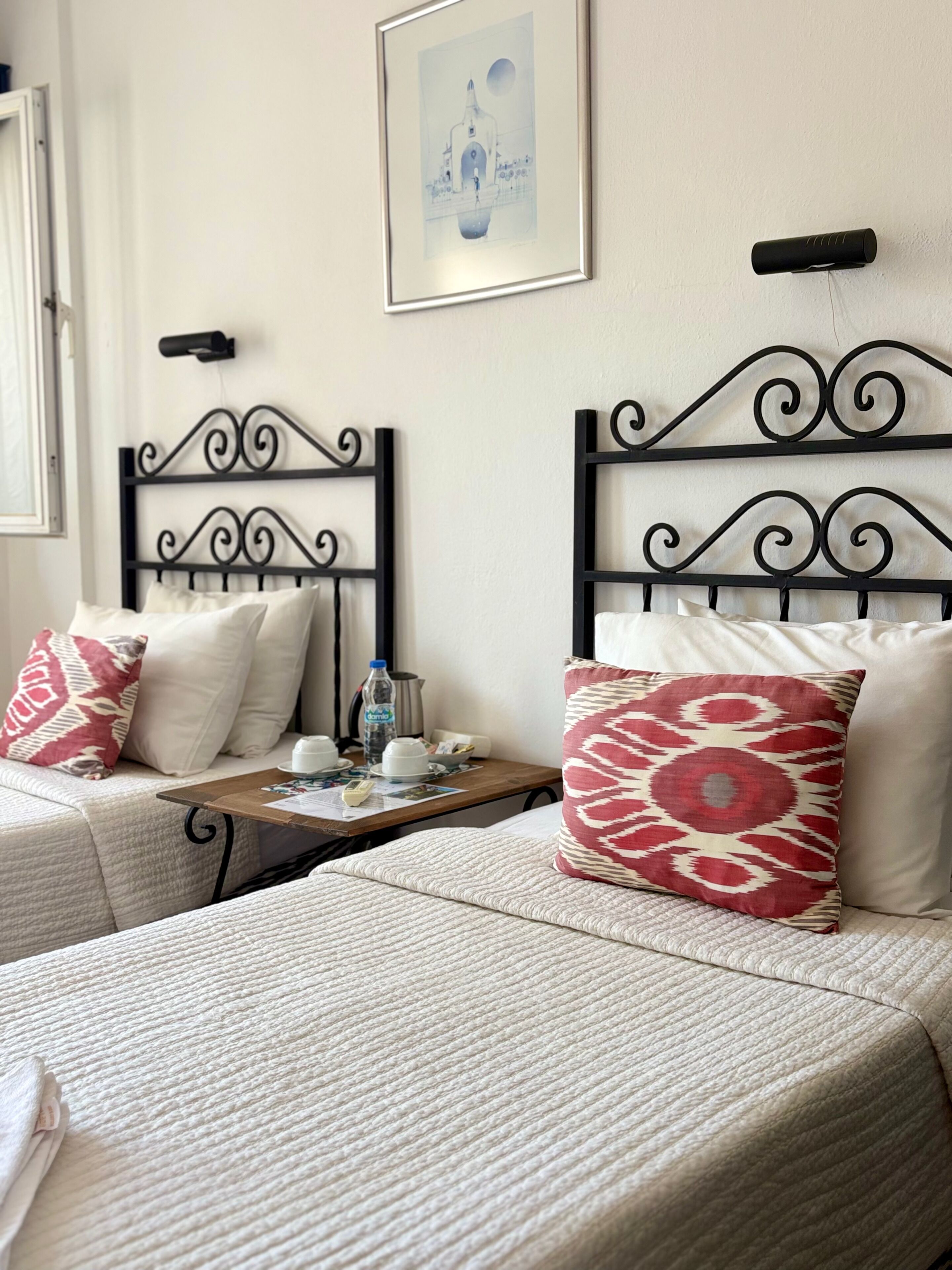 Twin bedroom | Décoration personnalisée, ameublement personnalisé, Wi-Fi gratuit