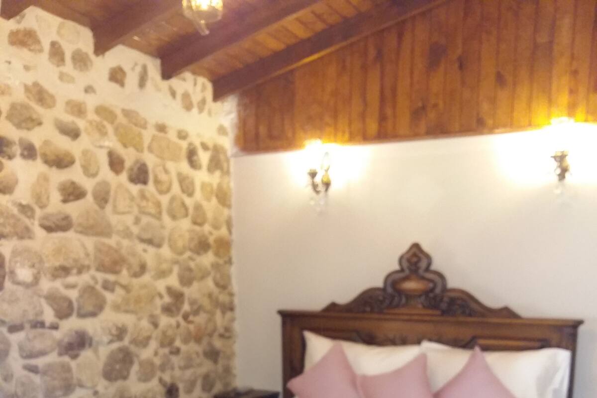 Quarto casal | Escrivaninha, Wi-Fi de cortesia, roupa de cama