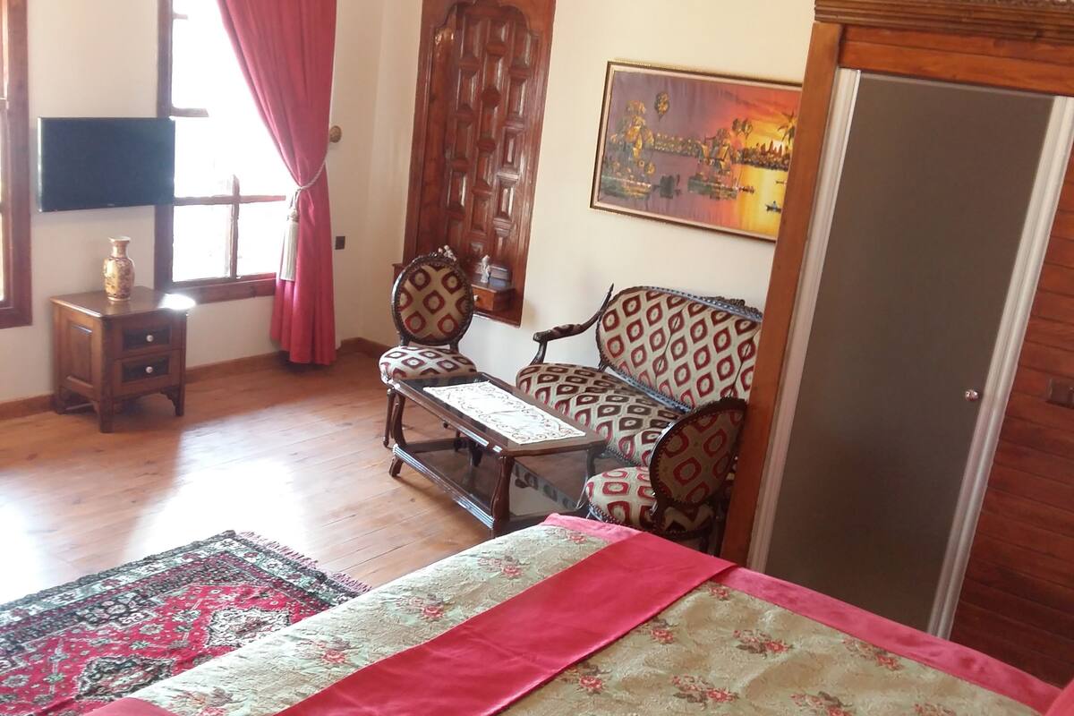 Quarto triplo | Escrivaninha, Wi-Fi de cortesia, roupa de cama