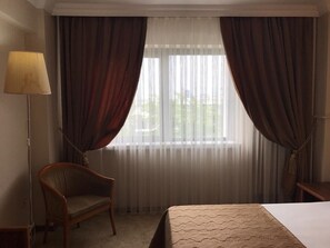 Quarto casal ou duplo luxo | Frigobar, cofres nos quartos, escrivaninha