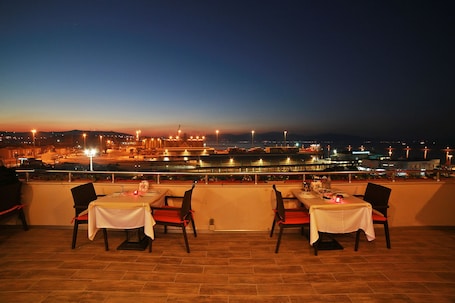 Se sirven desayunos, almuerzos y cenas; cocina internacional