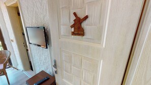Habitación doble estándar, vista al jardín | Tabla de planchar con plancha y wifi gratis 