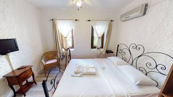 Standard Double Room | Iron/ironing board (on request), WiFi (free)