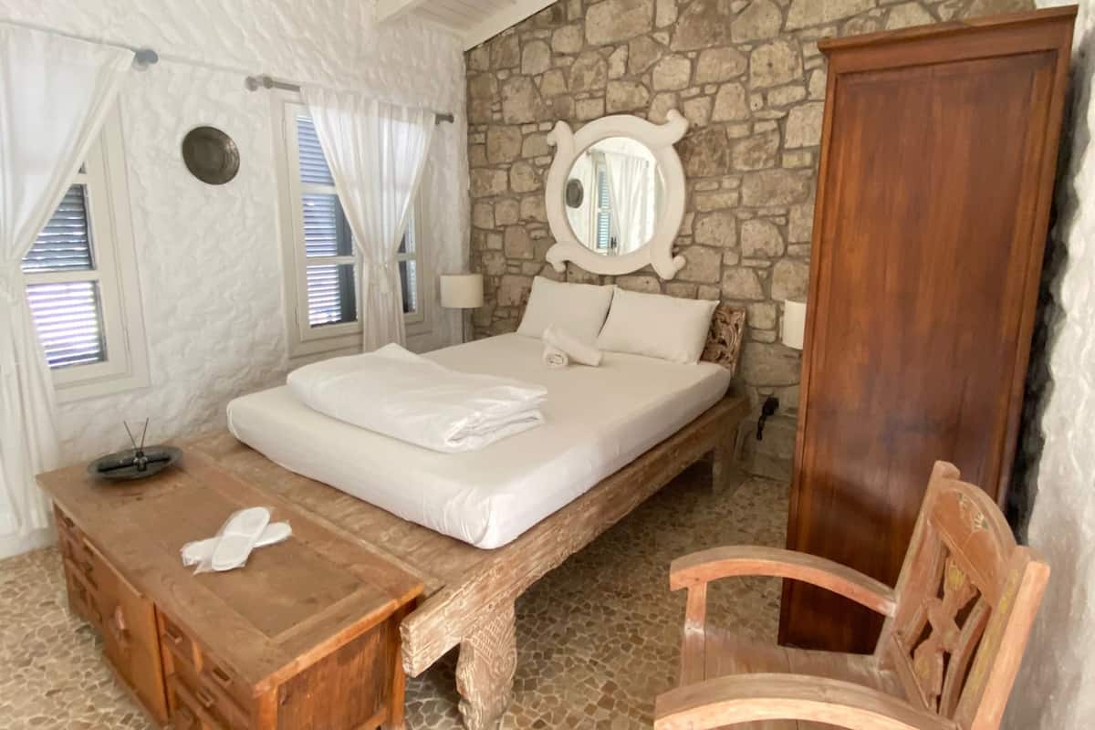 Iron/ironing board (on request), WiFi (free)