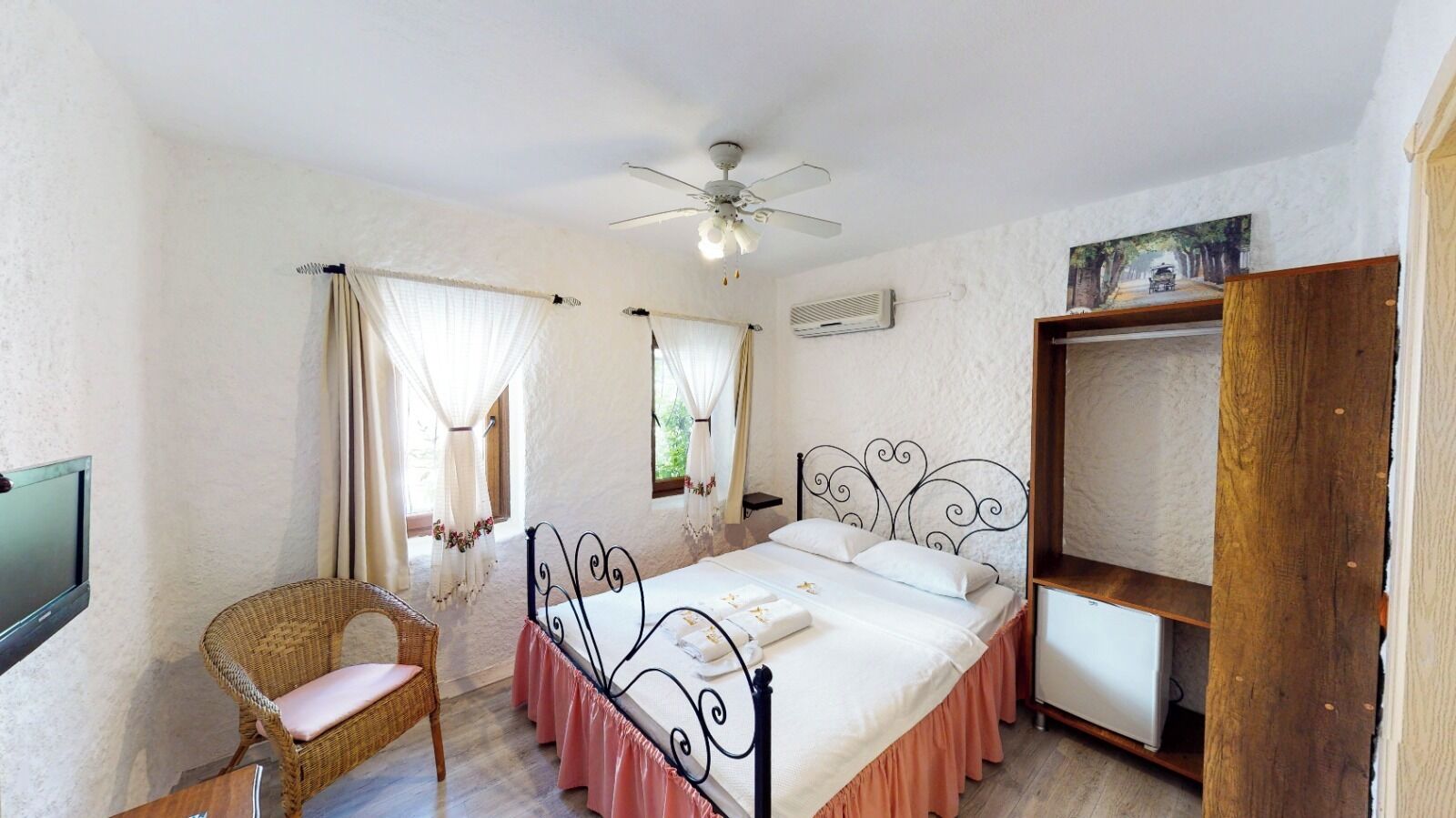 Standard Double Room | Iron/ironing board (on request), free WiFi