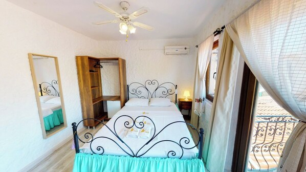 Habitación doble estándar, vista al jardín | Tabla de planchar con plancha y wifi gratis 