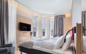 Premium bedding, pillowtop beds, in-room safe, desk - Bergen Harbour Hotel, WorldHotels Crafted (Bergen)